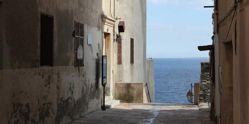 资产管理新视角：长租公寓如何驱动智慧城市与嵌入式租赁社区联动发展